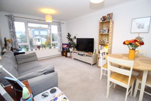 Living/Diner- click for photo gallery